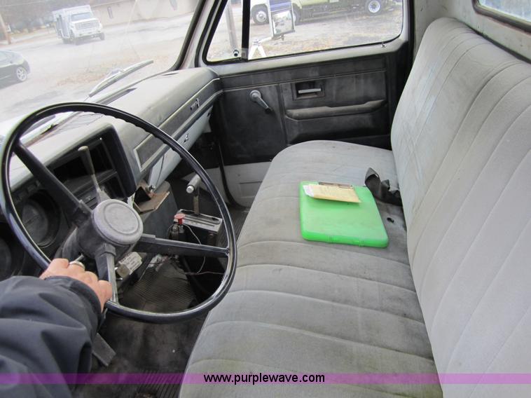 image for item 4350 1982 Chevrolet Kodiak semi truck