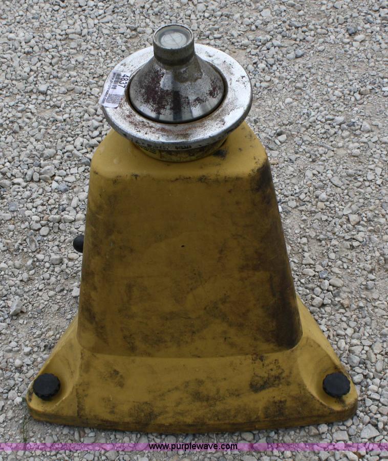 image for item 4837 Micro-precision wheel balancer