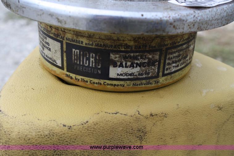 image for item 4837 Micro-precision wheel balancer