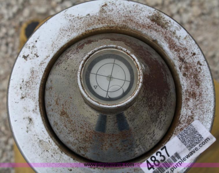 image for item 4837 Micro-precision wheel balancer