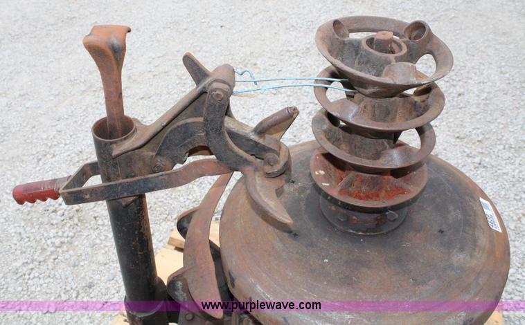 image for item 4839 Big Fours tire changer