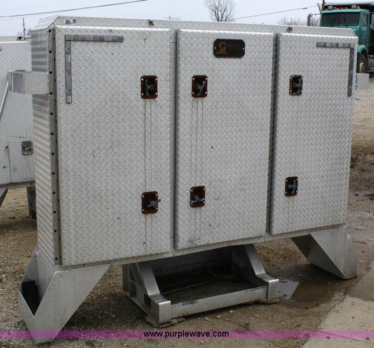 image for item 4841 Sturdy light aluminum headache rack