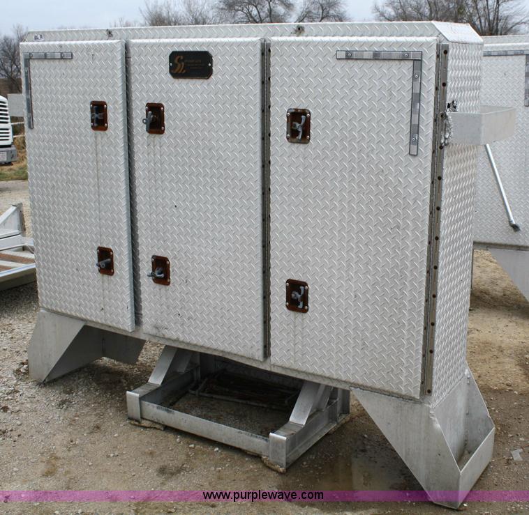 image for item 4841 Sturdy light aluminum headache rack