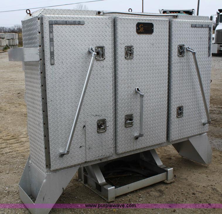 image for item 4842 Sturdy light aluminum headache rack