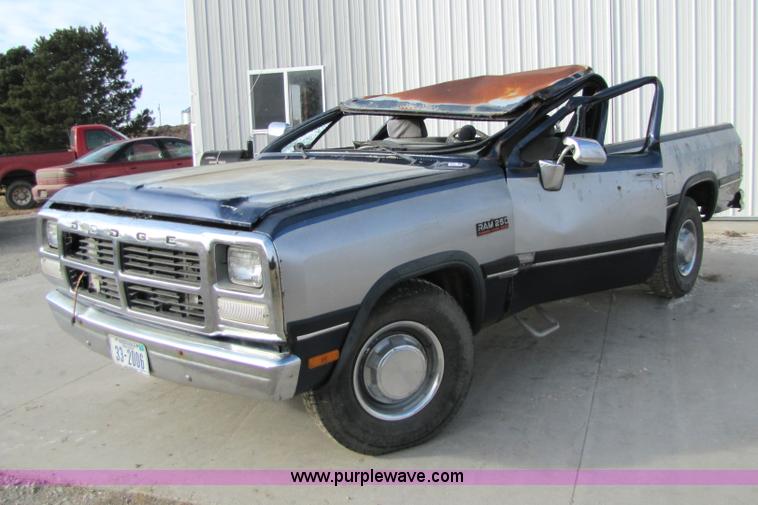 image for item 5137 1991 Dodge Ram D-250 pickup truck
