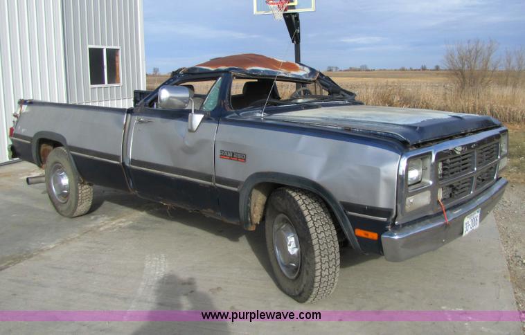 image for item 5137 1991 Dodge Ram D-250 pickup truck