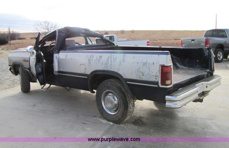 image for item 5137 1991 Dodge Ram D-250 pickup truck
