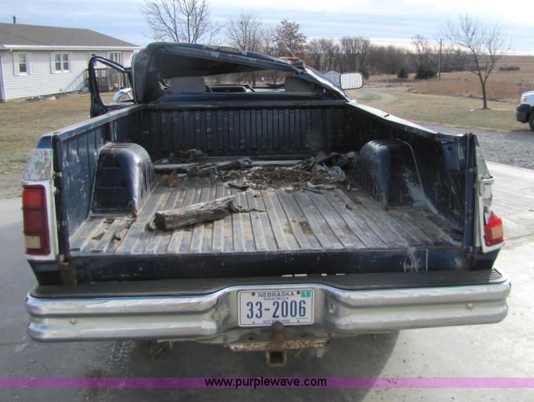 image for item 5137 1991 Dodge Ram D-250 pickup truck