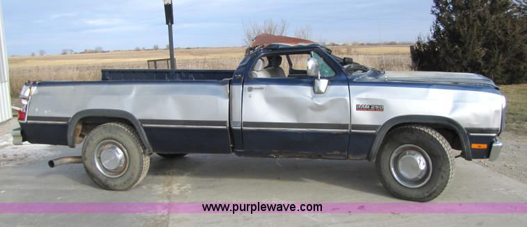 image for item 5137 1991 Dodge Ram D-250 pickup truck