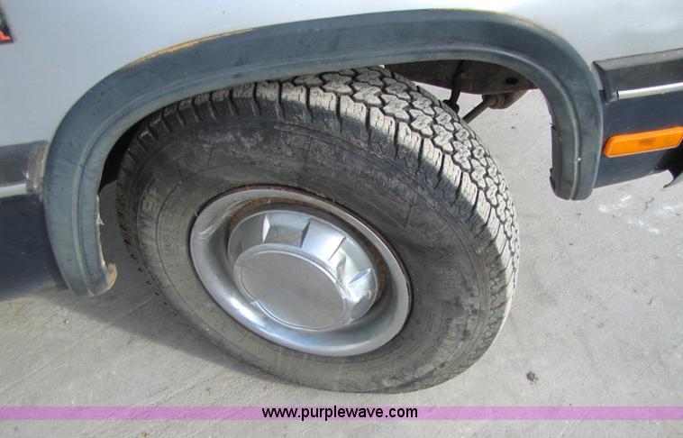 image for item 5137 1991 Dodge Ram D-250 pickup truck