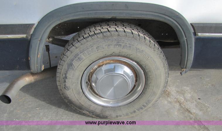 image for item 5137 1991 Dodge Ram D-250 pickup truck