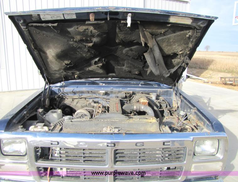 image for item 5137 1991 Dodge Ram D-250 pickup truck