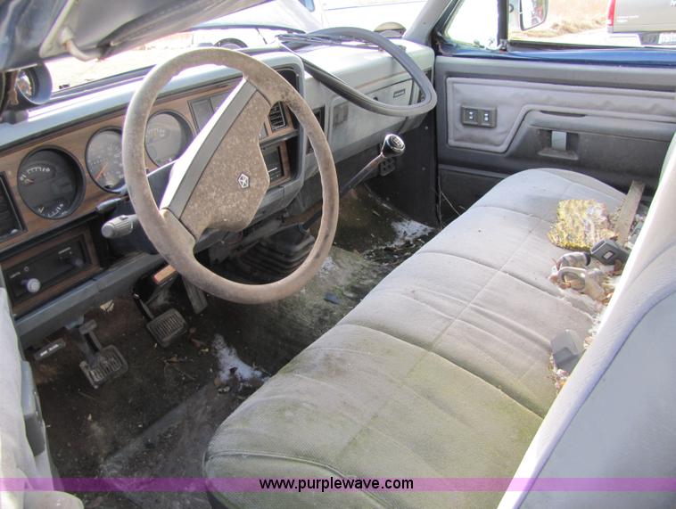 image for item 5137 1991 Dodge Ram D-250 pickup truck