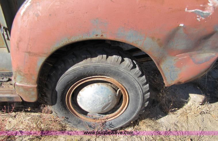 image for item 5162 1951 Chevrolet 5600 3/4 ton pickup truck