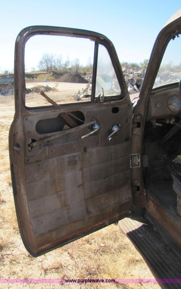 image for item 5162 1951 Chevrolet 5600 3/4 ton pickup truck