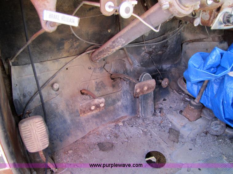 image for item 5162 1951 Chevrolet 5600 3/4 ton pickup truck