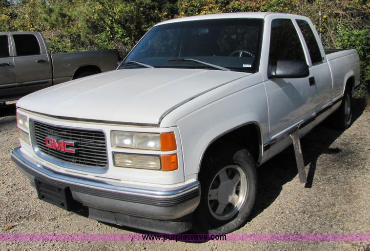 image for item 5272 1998 GMC Sierra C1500 pickup truck