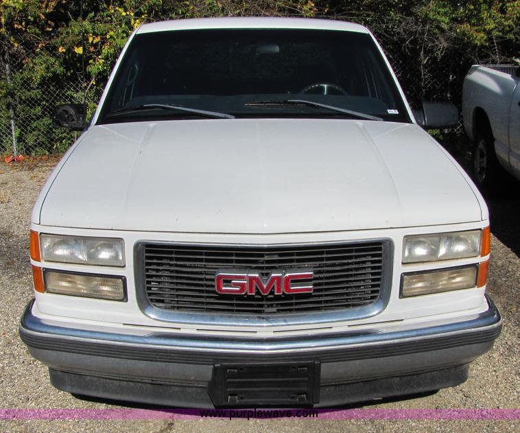 image for item 5272 1998 GMC Sierra C1500 pickup truck
