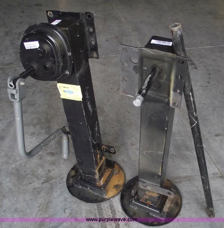 image for item 5440 Austin Western landing legs