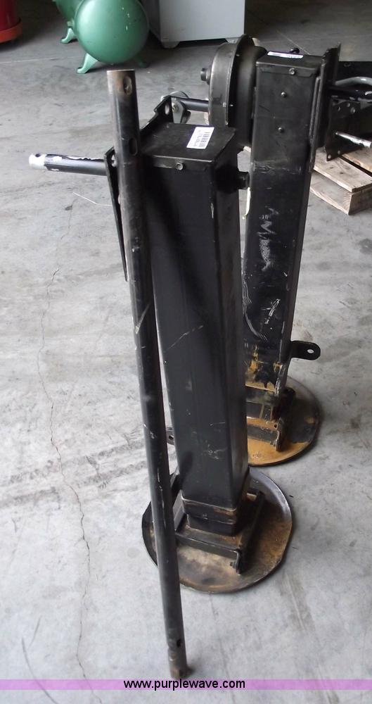 image for item 5440 Austin Western landing legs