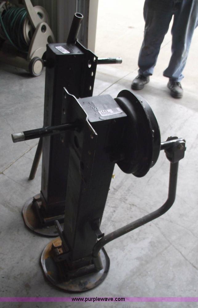 image for item 5440 Austin Western landing legs