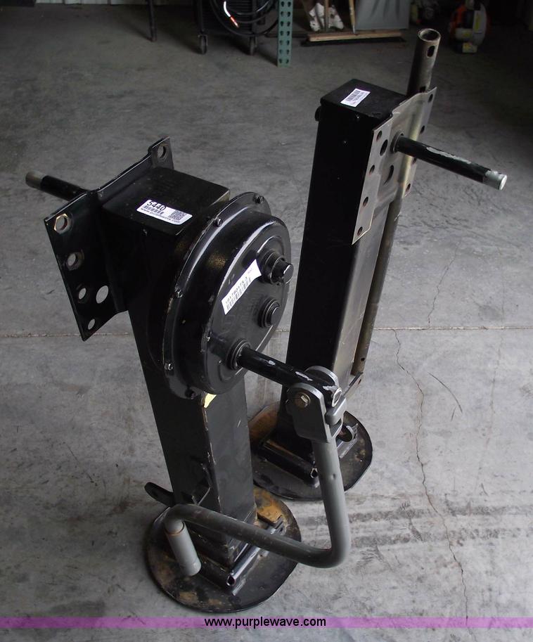 image for item 5440 Austin Western landing legs