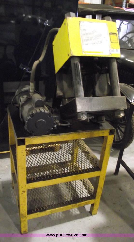 image for item 5442 Weatherhead T-4000 hose crimper