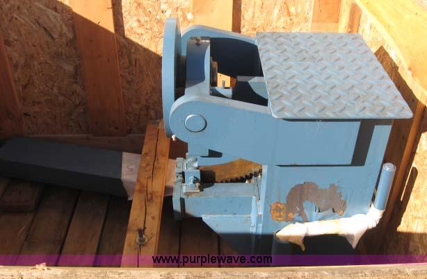 image for item 5444 Kent-moore engine stand