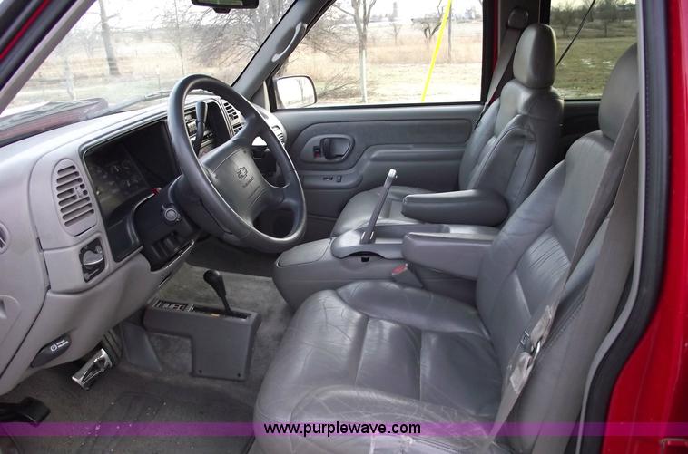 image for item 5455 1996 Chevrolet K1500 LT Suburban