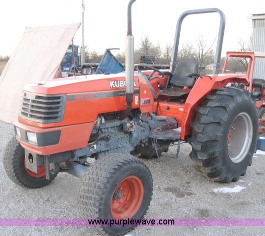 image for item 5542 1996 Kubota M4700 tractor