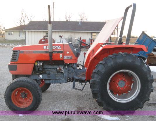 image for item 5542 1996 Kubota M4700 tractor