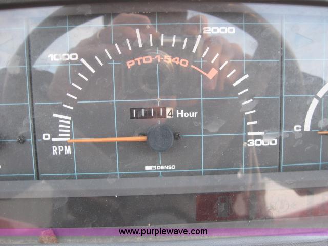 image for item 5542 1996 Kubota M4700 tractor