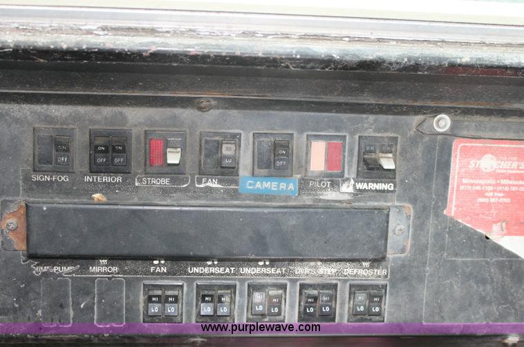 image for item 6534 1986 Thomas Built 3885 school bus