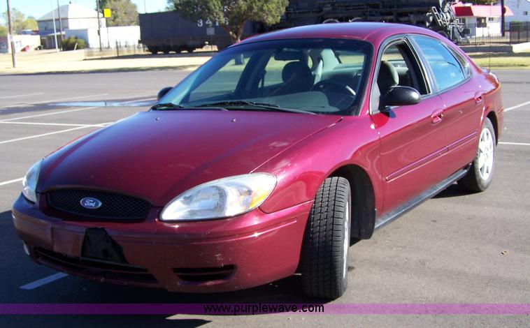 image for item 7000 2006 Ford Taurus SE