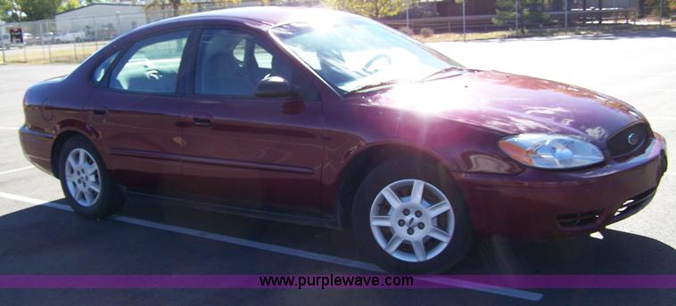 image for item 7000 2006 Ford Taurus SE