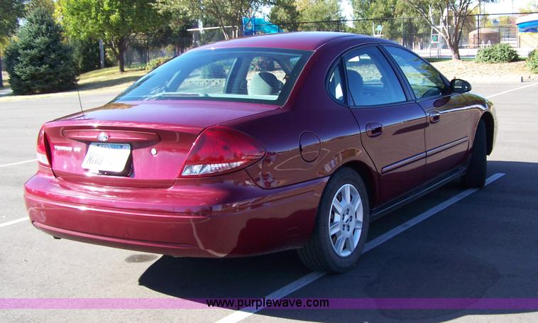 image for item 7000 2006 Ford Taurus SE