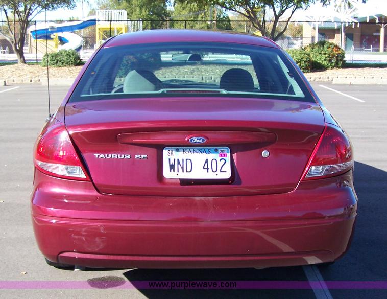 image for item 7000 2006 Ford Taurus SE