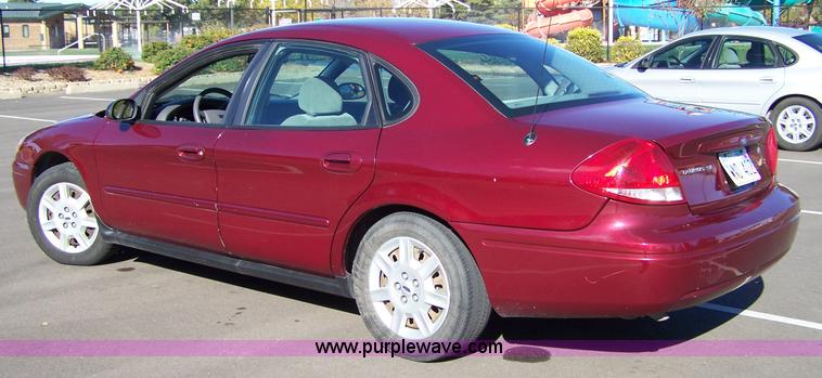 image for item 7000 2006 Ford Taurus SE