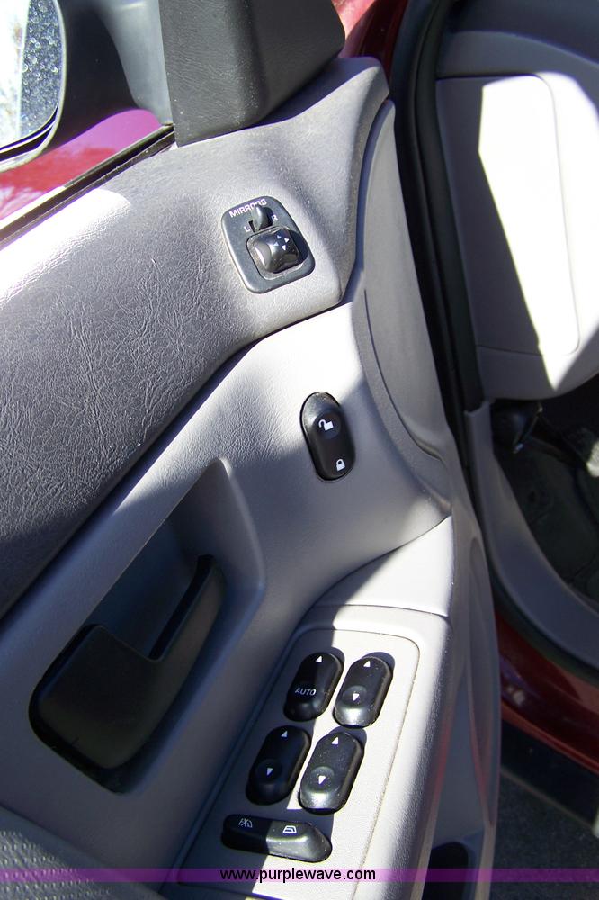 image for item 7000 2006 Ford Taurus SE