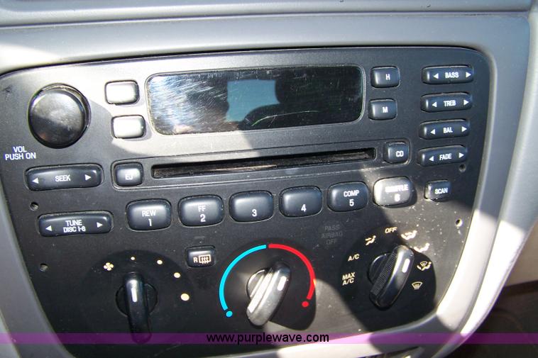 image for item 7000 2006 Ford Taurus SE