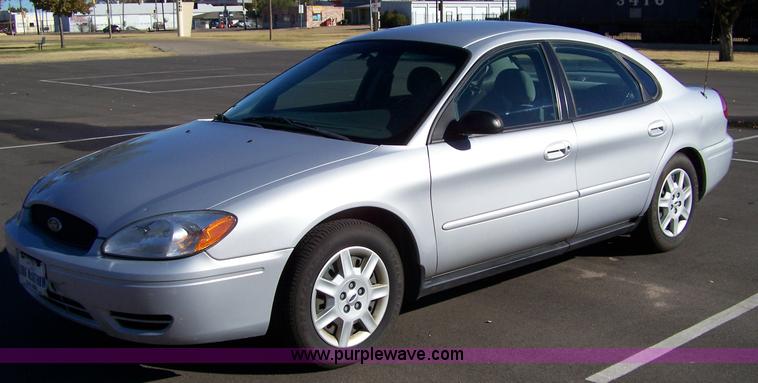 image for item 7001 2007 Ford Taurus SE