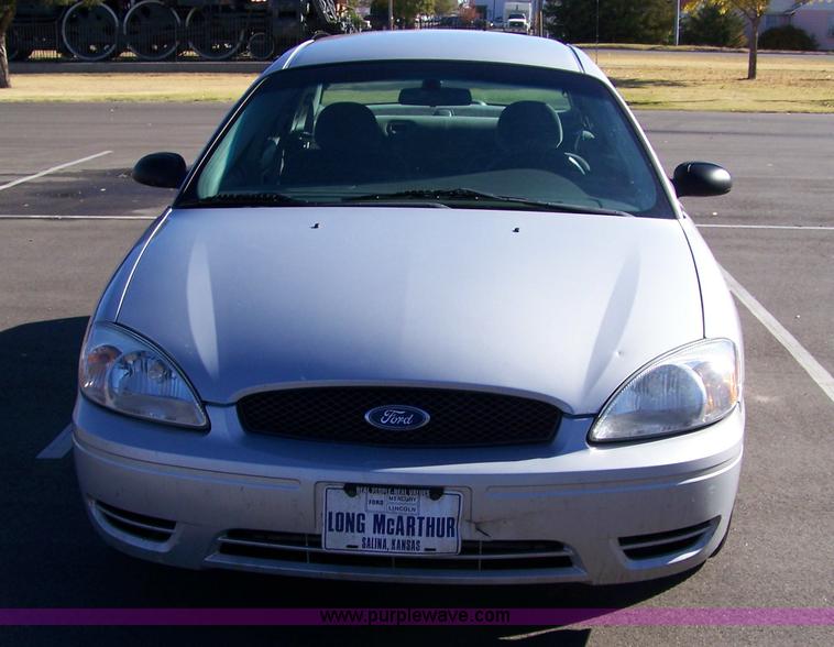 image for item 7001 2007 Ford Taurus SE
