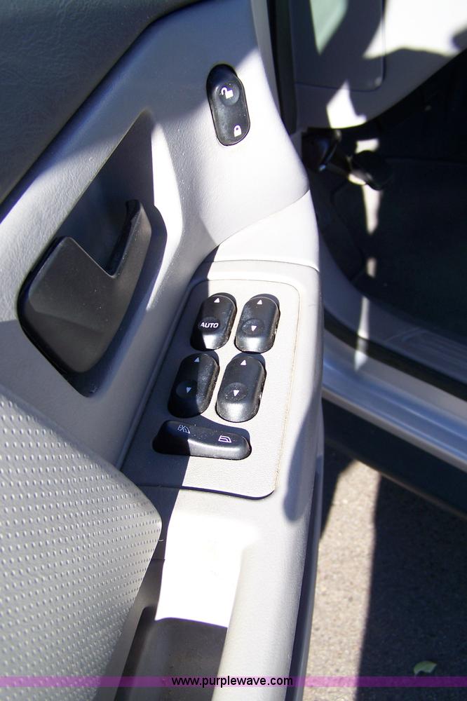 image for item 7001 2007 Ford Taurus SE