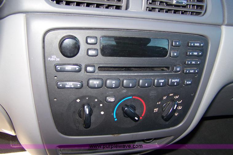 image for item 7001 2007 Ford Taurus SE