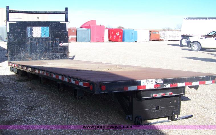 image for item 7498 2004 heavy duty truck flat bed