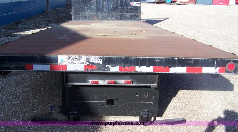 image for item 7498 2004 heavy duty truck flat bed