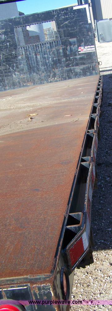 image for item 7498 2004 heavy duty truck flat bed