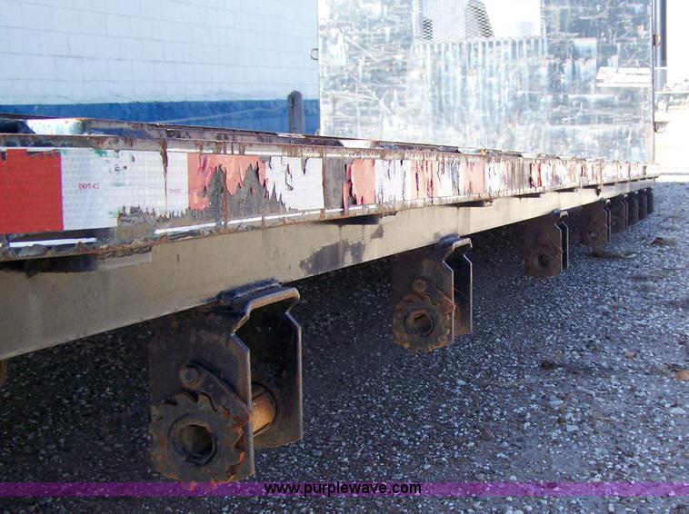 image for item 7498 2004 heavy duty truck flat bed