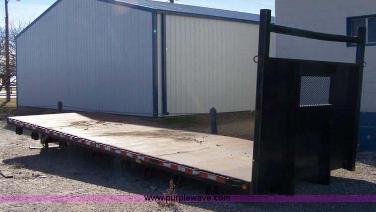 image for item 7498 2004 heavy duty truck flat bed