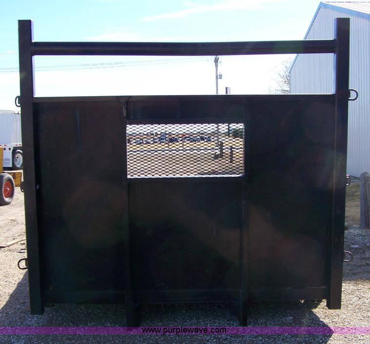 image for item 7498 2004 heavy duty truck flat bed